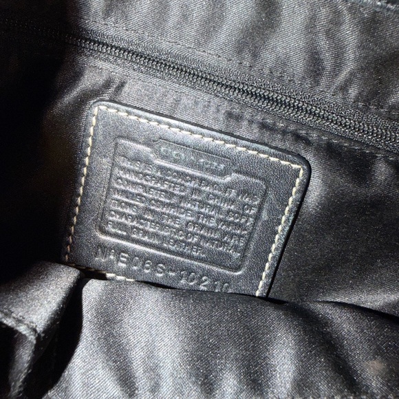 Black Leather Shoulder Bag with Bridle Ring Detail - Picture 5 of 6